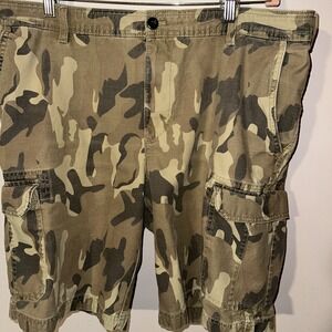 IZOD Shorts Mens Size 38 Inseam 10" Camo Cargo Pockets 100% Cotton Distressed